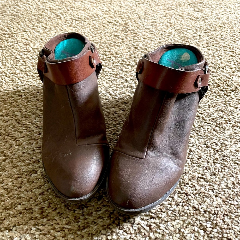 Blowfish clogs size 9. Brown great condition.